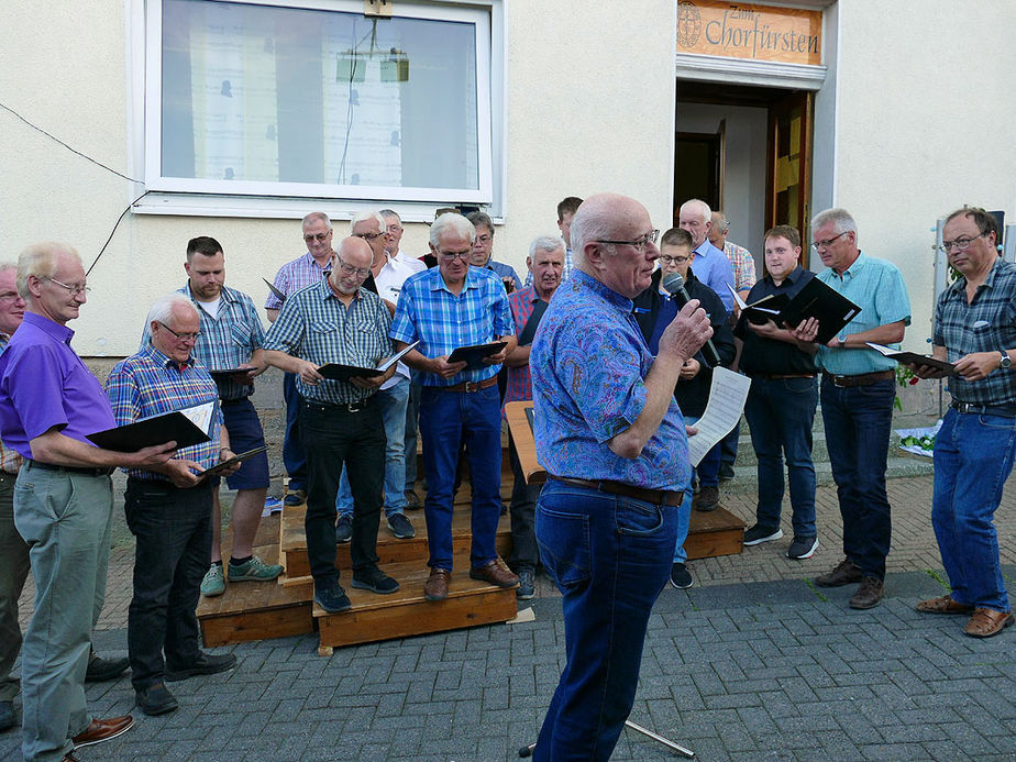 Sommerserenade vor dem "Chorfürst" (Foto: Karl-Franz Thiede)